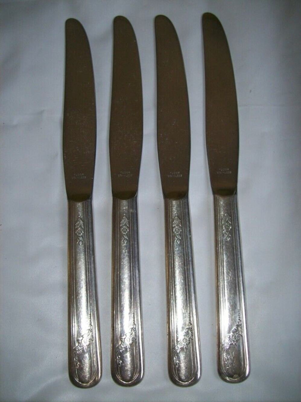 4 Oneida Tudor Plate Queen Bess Modern Solid Dinner Knives -0811S45